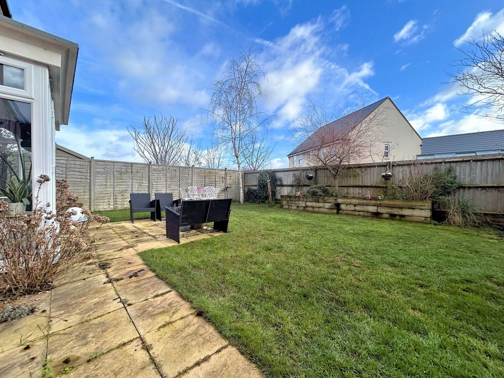 Property photo 2 of 21