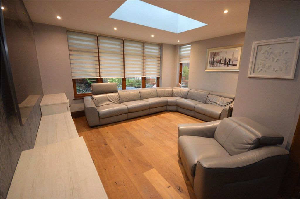 Property photo 2 of 22 Picture No. 28