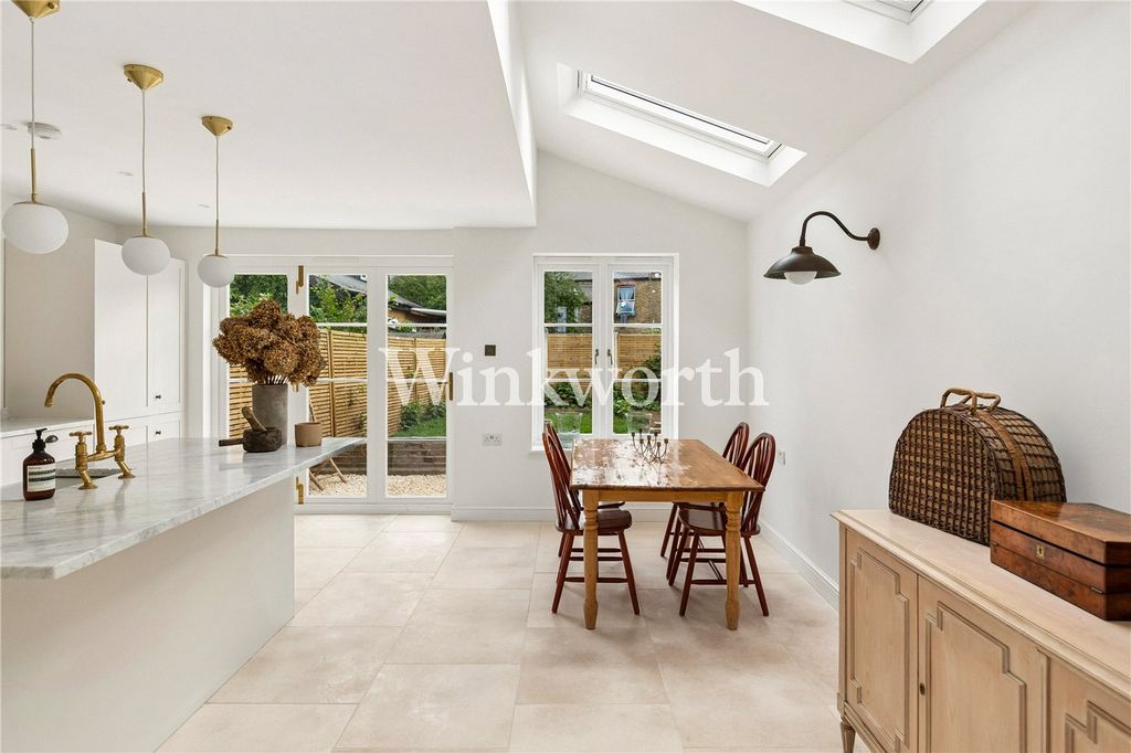 Property photo 2 of 33 Picture No. 38