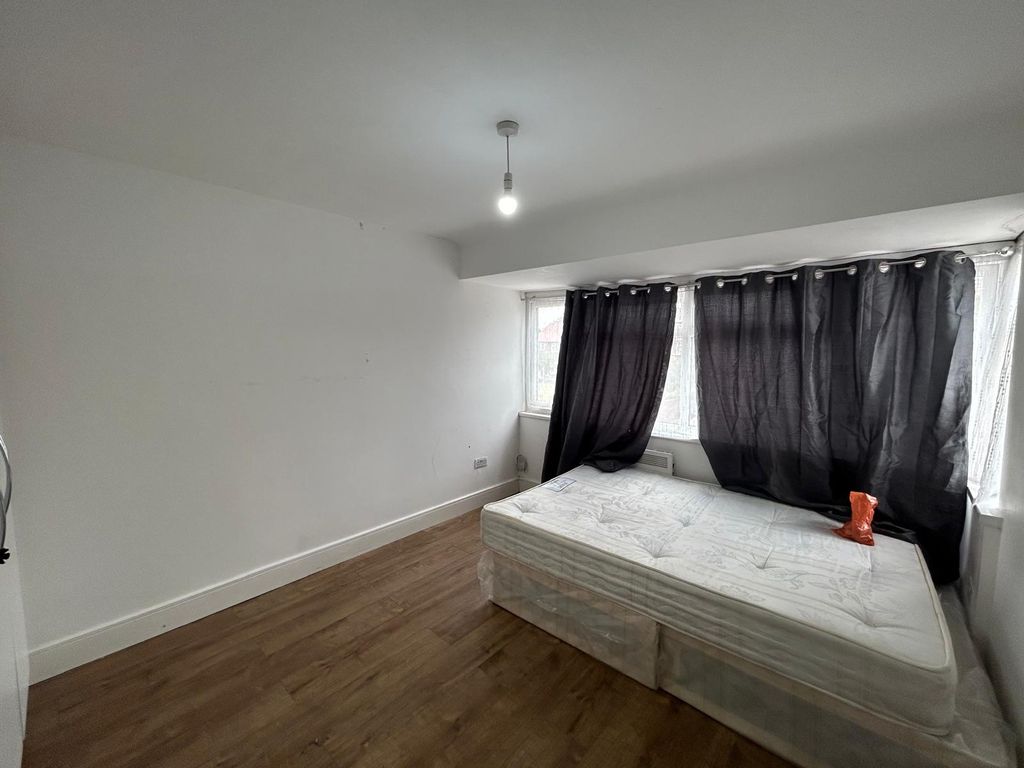 Property photo 2 of 7 Gallery