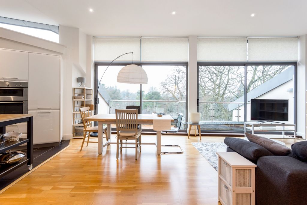 Property photo 3 of 10 Apart 9 23 Granvi...