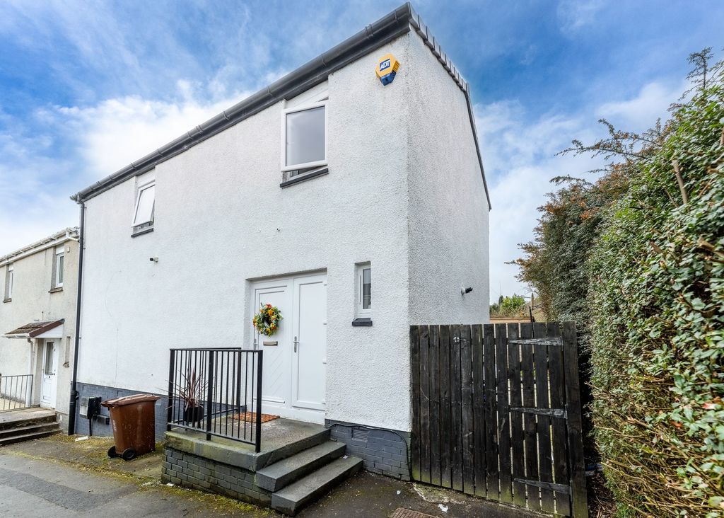 Property photo 3 of 27