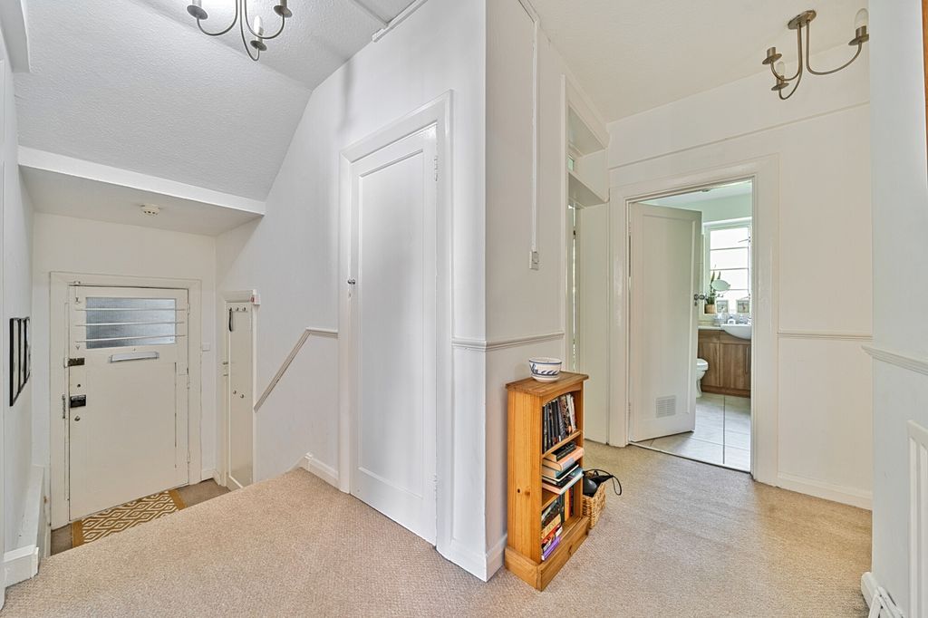 Property photo 2 of 13 3-682302Faee39d-1...
