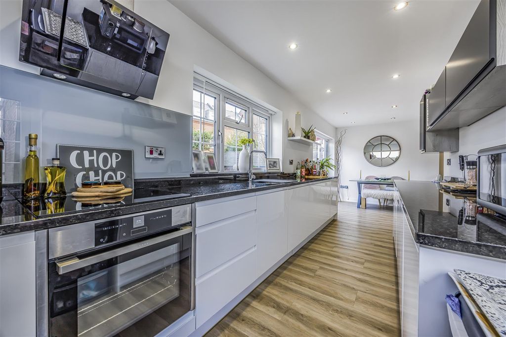 Property photo 2 of 29 9 Nile Street, Emsworth-Porticomarketing-Nexa-44.J