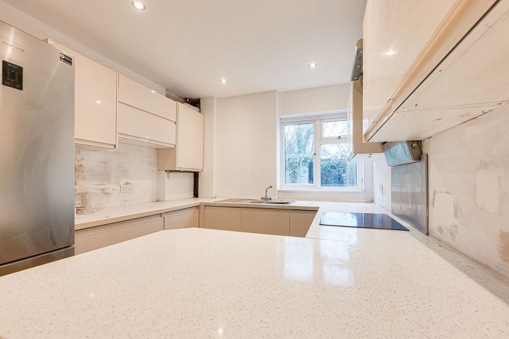 Property photo 3 of 31