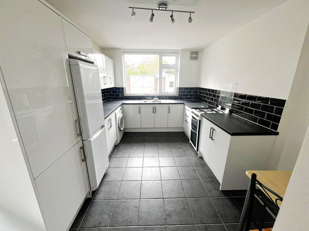 Property photo 3 of 15 Picture No. 21