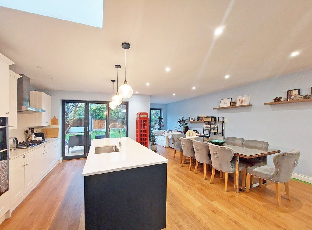 Property photo 3 of 17 4610563