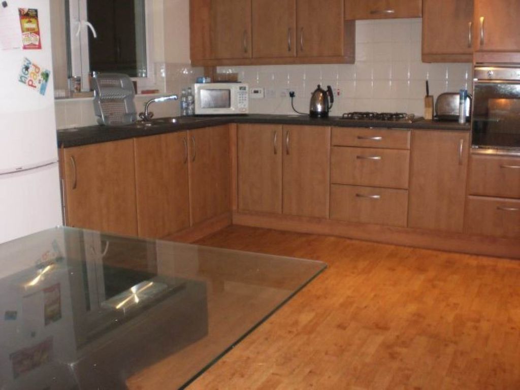 Property photo 2 of 3 Kitchen (5)