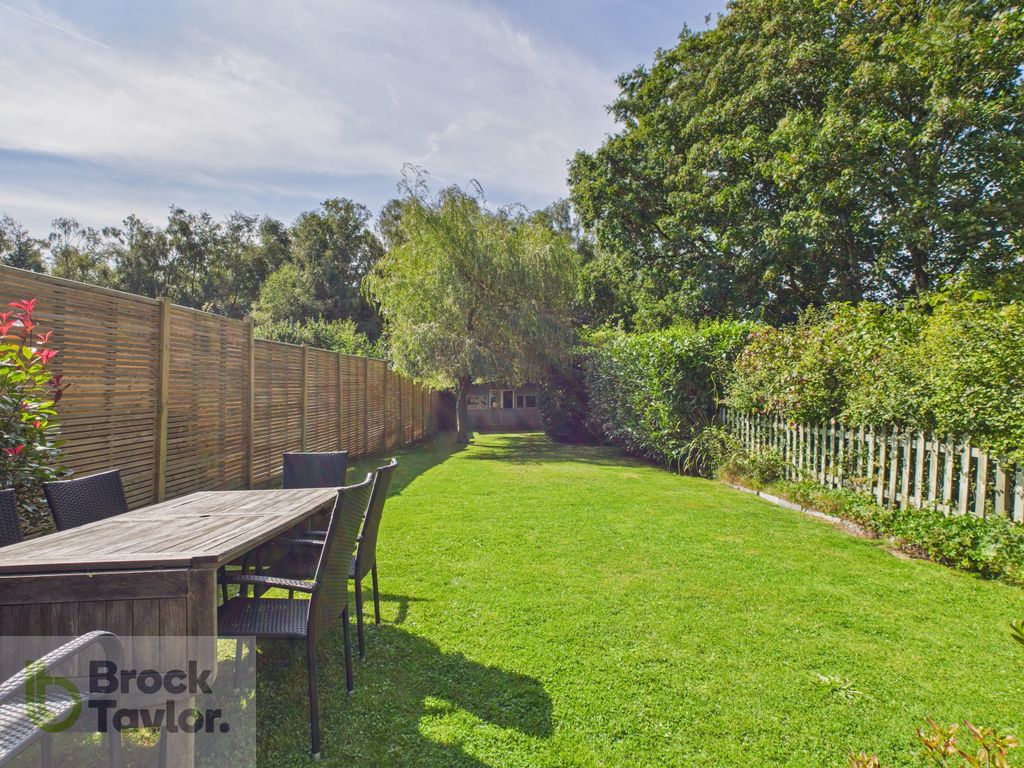Property photo 3 of 17 Cam02581G0-Pr0131-Still017