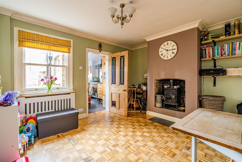 Property photo 2 of 18