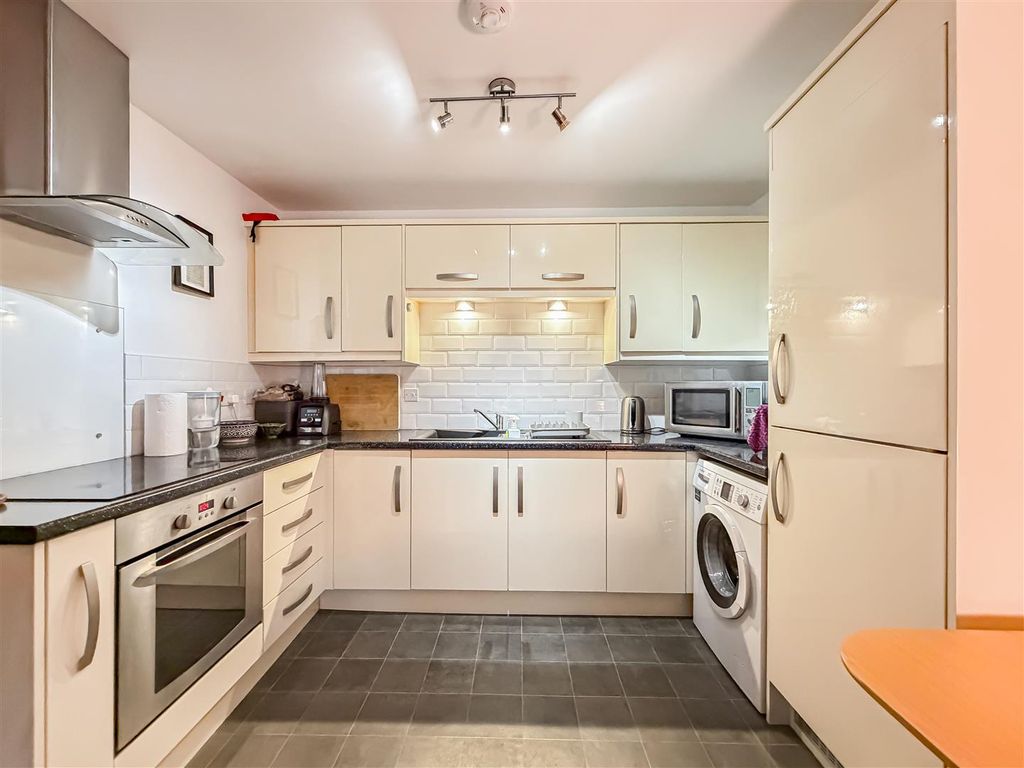 Property photo 2 of 12 6_70268.Jpg