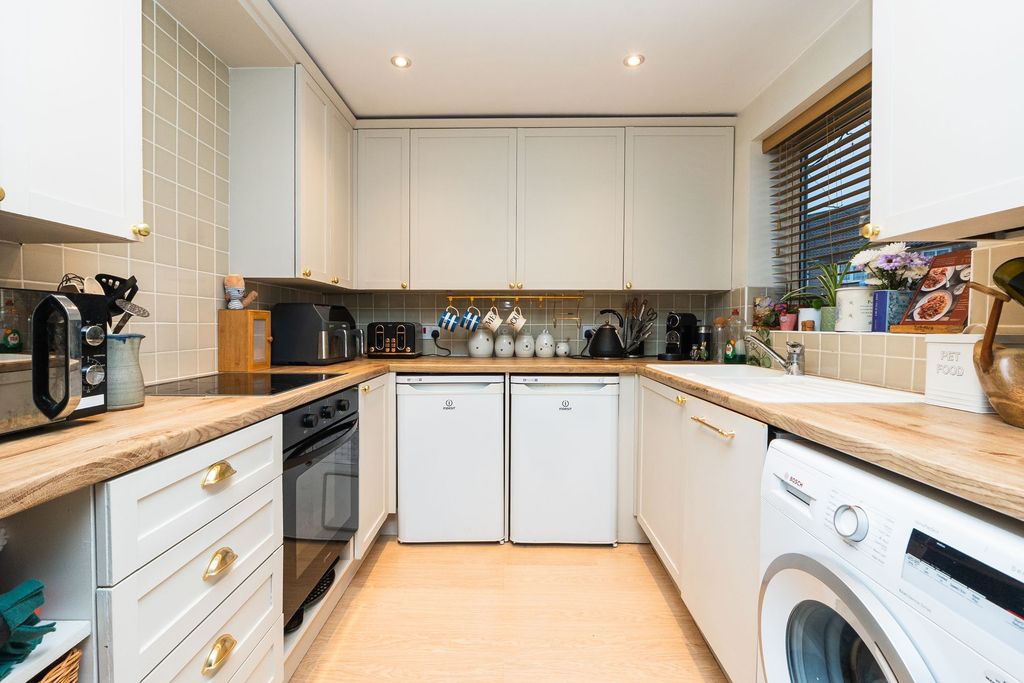 Property photo 2 of 23