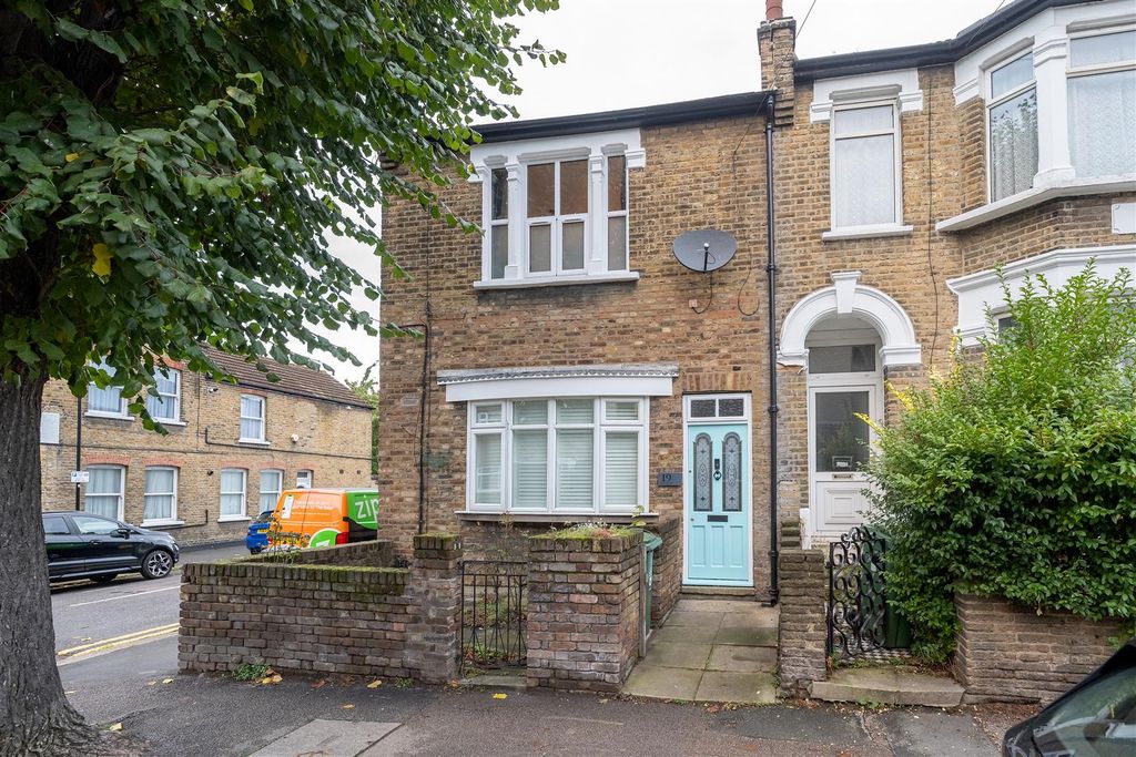 Property photo 1 of 19 Roglan Road, E17