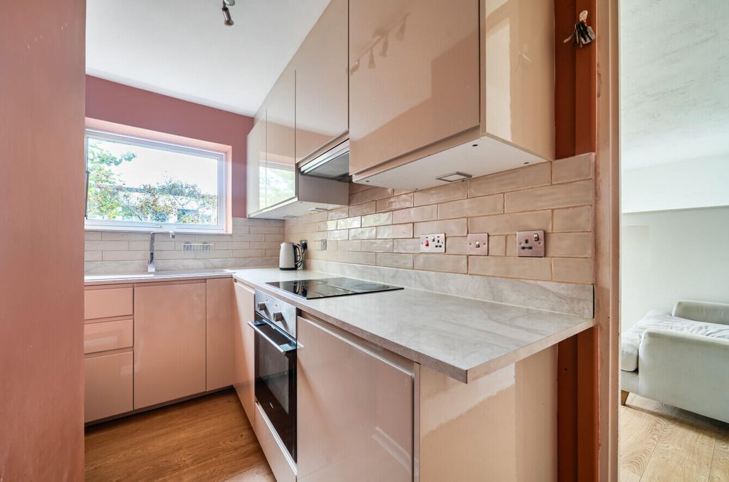 Property photo 2 of 11 Kitchen