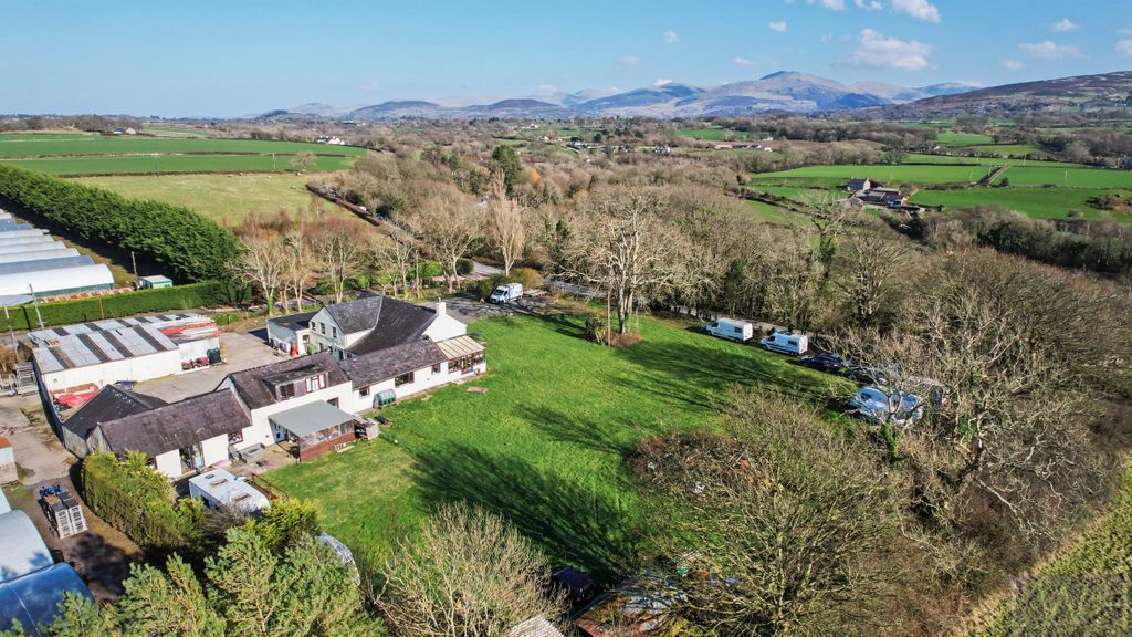 Property photo 3 of 28 Grounds