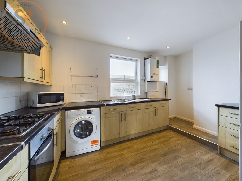 Property photo 2 of 8 Cam03524G0-Pr0041-Still008