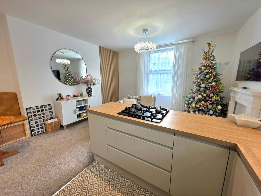 Property photo 3 of 18