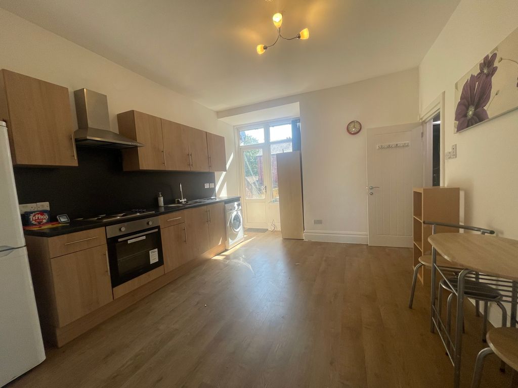 Property photo 3 of 5 Kitchen/Living Room