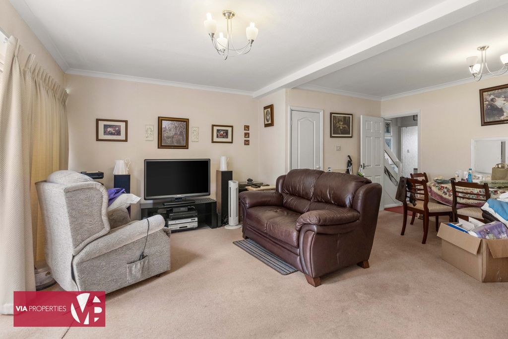 Property photo 3 of 11 Photo 1