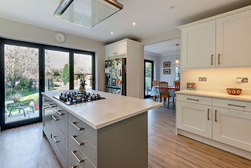 Property photo 3 of 18 Kitchen