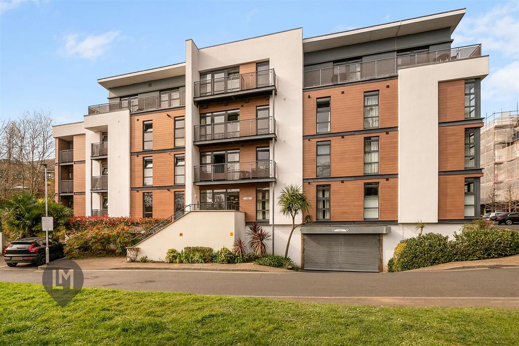 Property photo 1 of 8 External