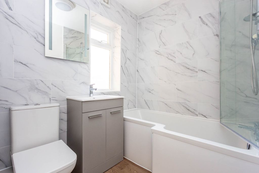 Property photo 3 of 12 Bathroom