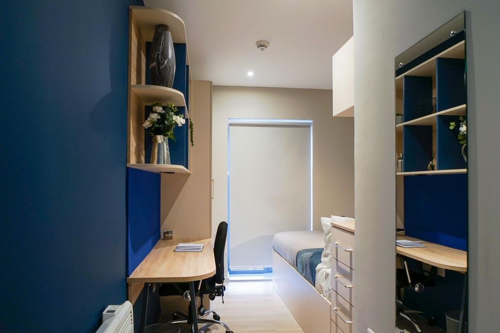 Property photo 2 of 21