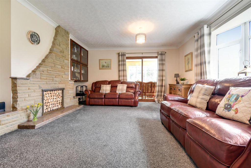 Property photo 2 of 43 Lounge