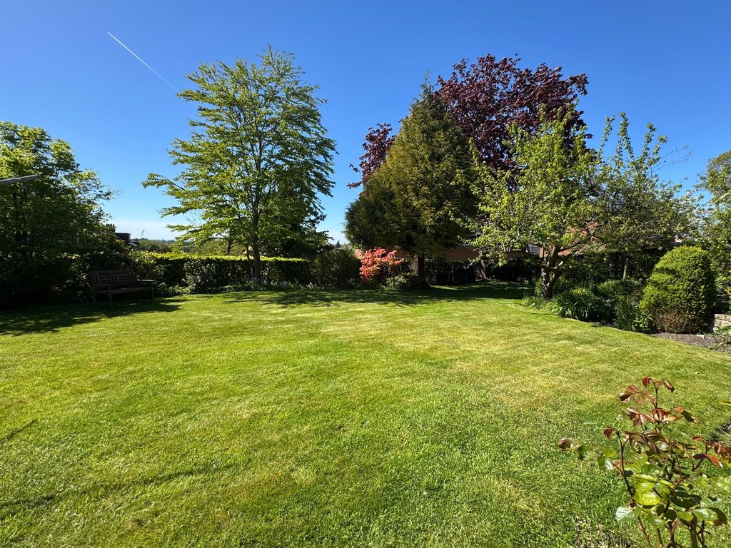 Property photo 3 of 20 Garden