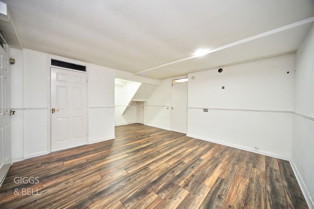 Property photo 2 of 12 4766652