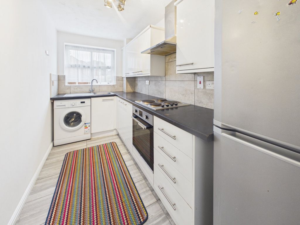 Property photo 2 of 11 Kitchen