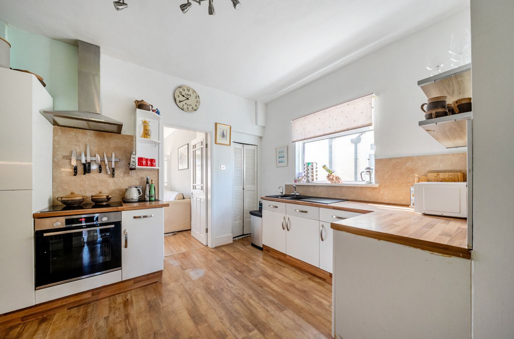 Property photo 2 of 21 1448887-4-69F4689...