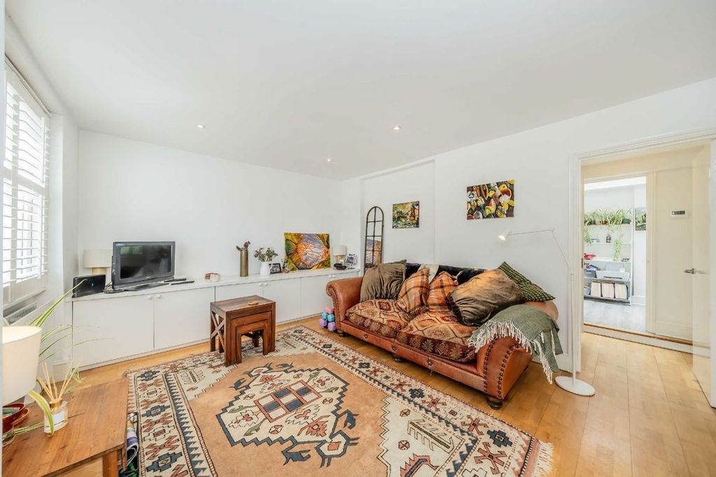 Property photo 2 of 8