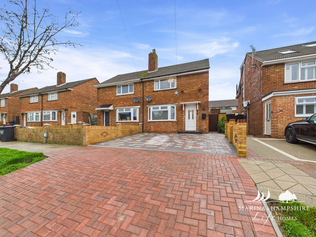 Property photo 1 of 24 Cam03915G0-Pr0020-Still022