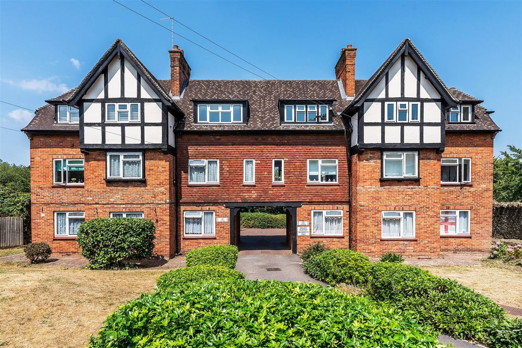 Property photo 1 of 20 44-High-Street-3.Jpg