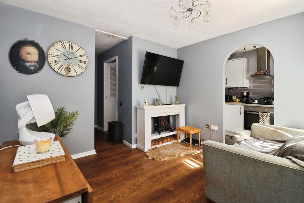 Property photo 3 of 11