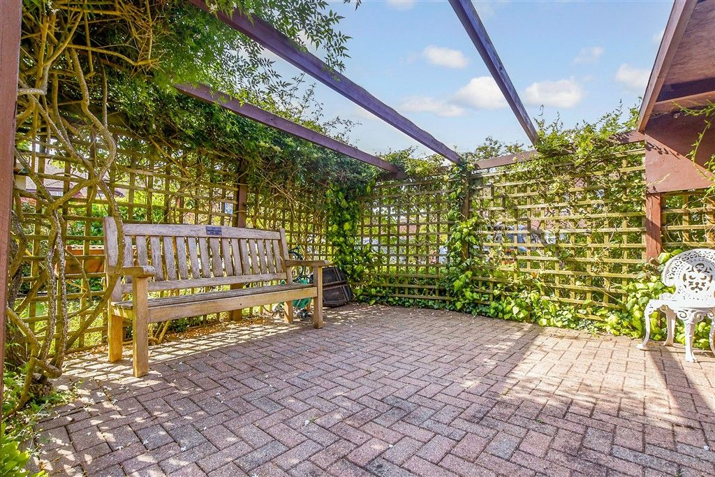 Property photo 3 of 15 Communal Gardens