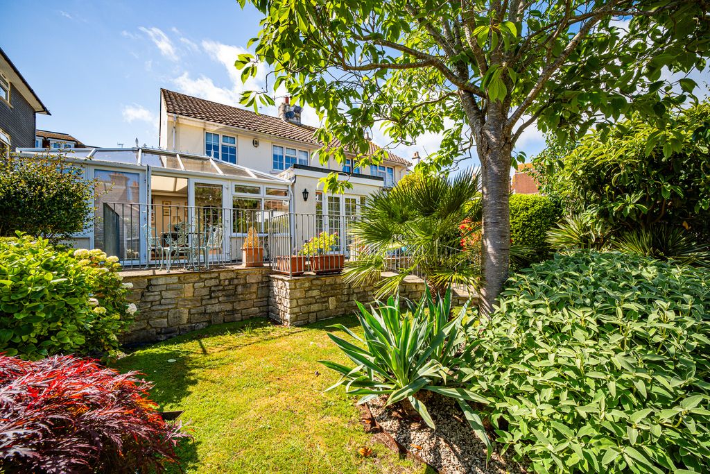 Property photo 2 of 31