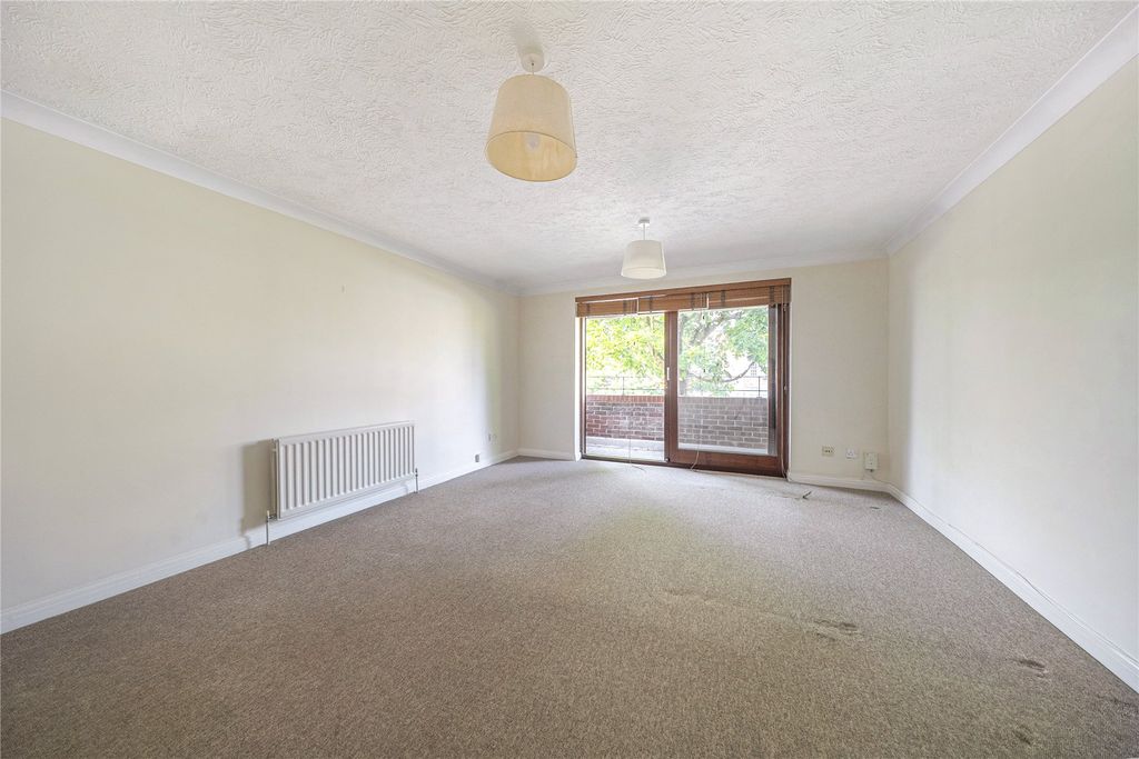 Property photo 2 of 18 Picture No. 11