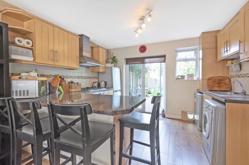 Property photo 3 of 6 523182 (3)