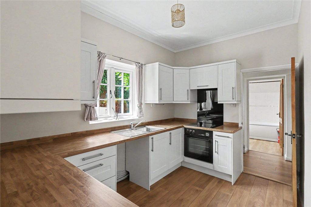 Property photo 3 of 16 Kitchen