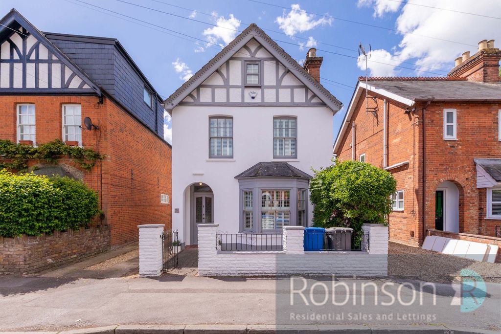 Property photo 1 of 18 29 Wellington Road-9