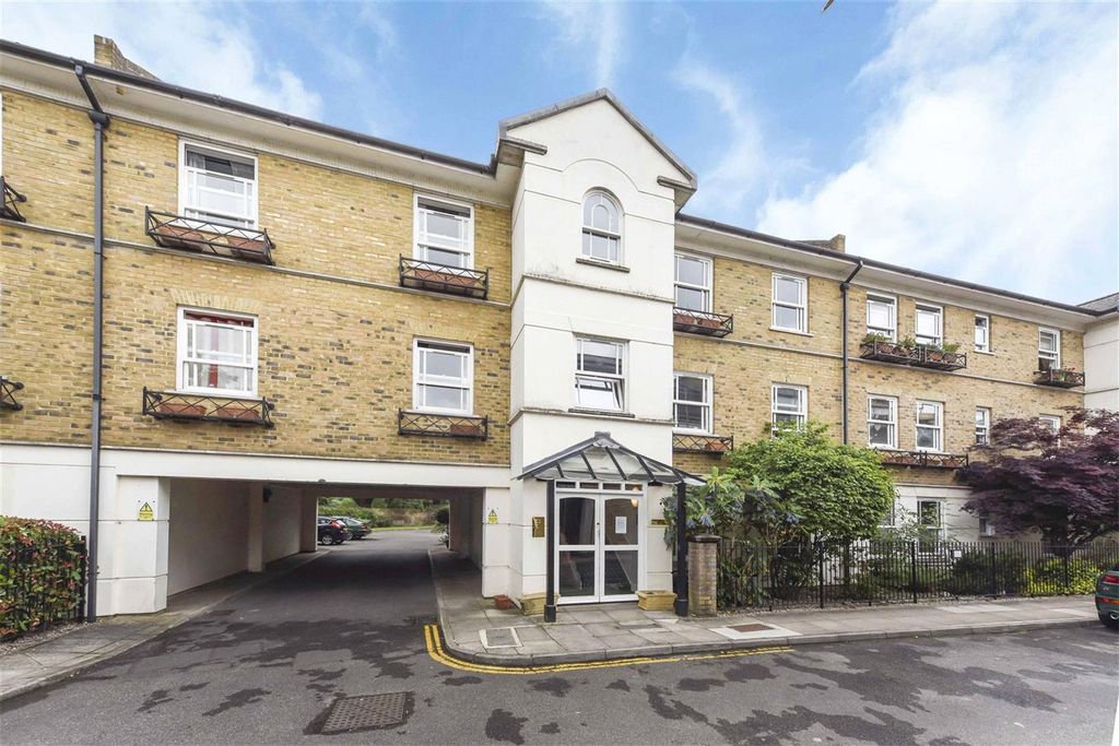 Additional image 9 of 2 bed flat for saleDeerhurst Crescent, Hampton Hill TW12