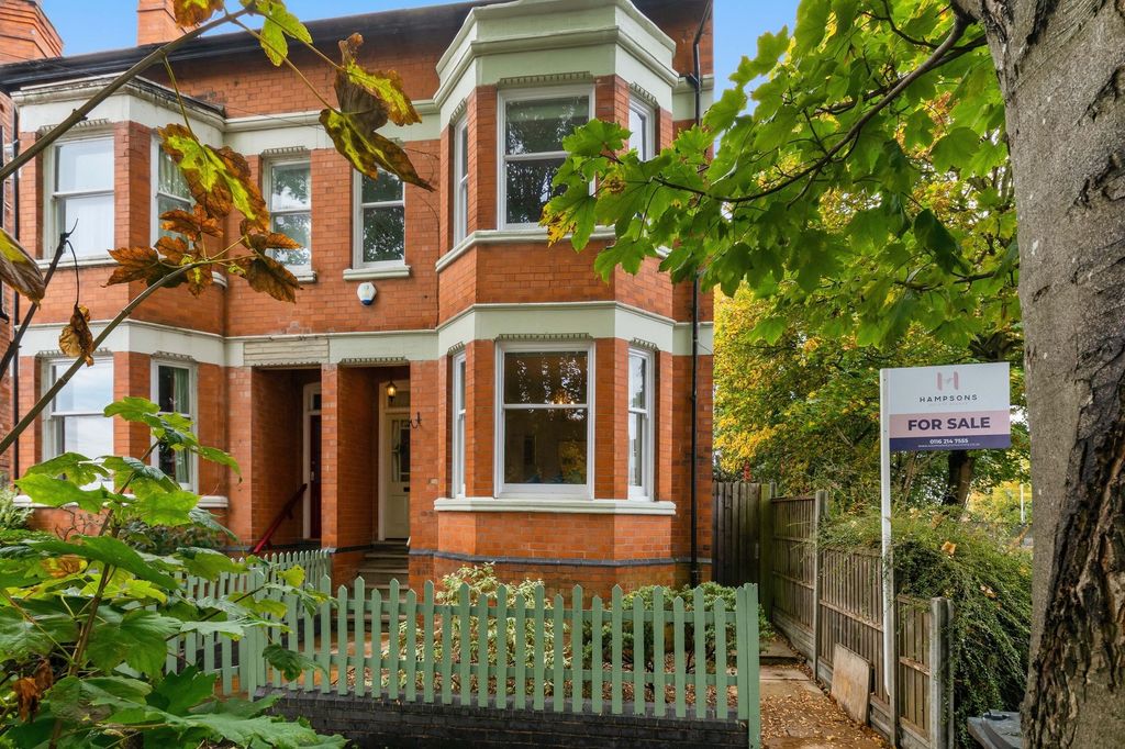 Property photo 1 of 32