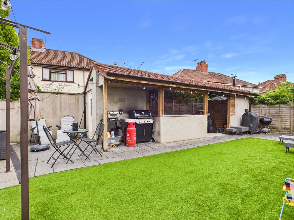 Property photo 2 of 16 Picture No. 12