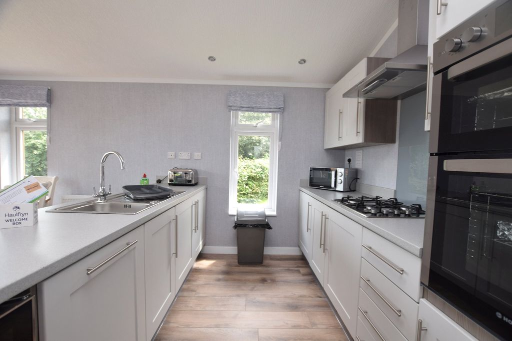 Property photo 3 of 14 Kitchen