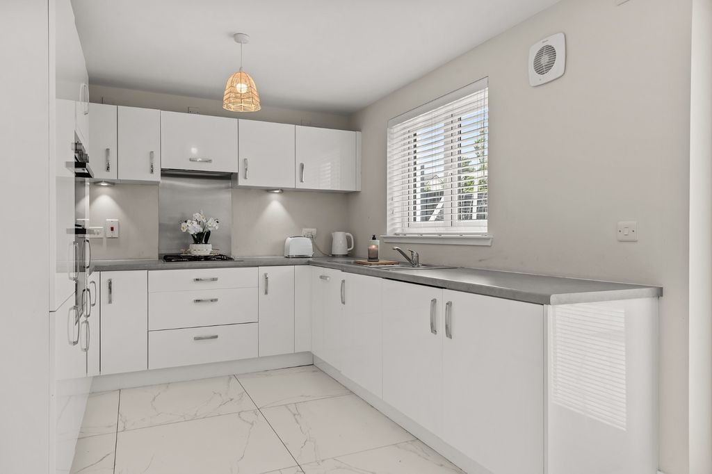 Property photo 2 of 38 5179507