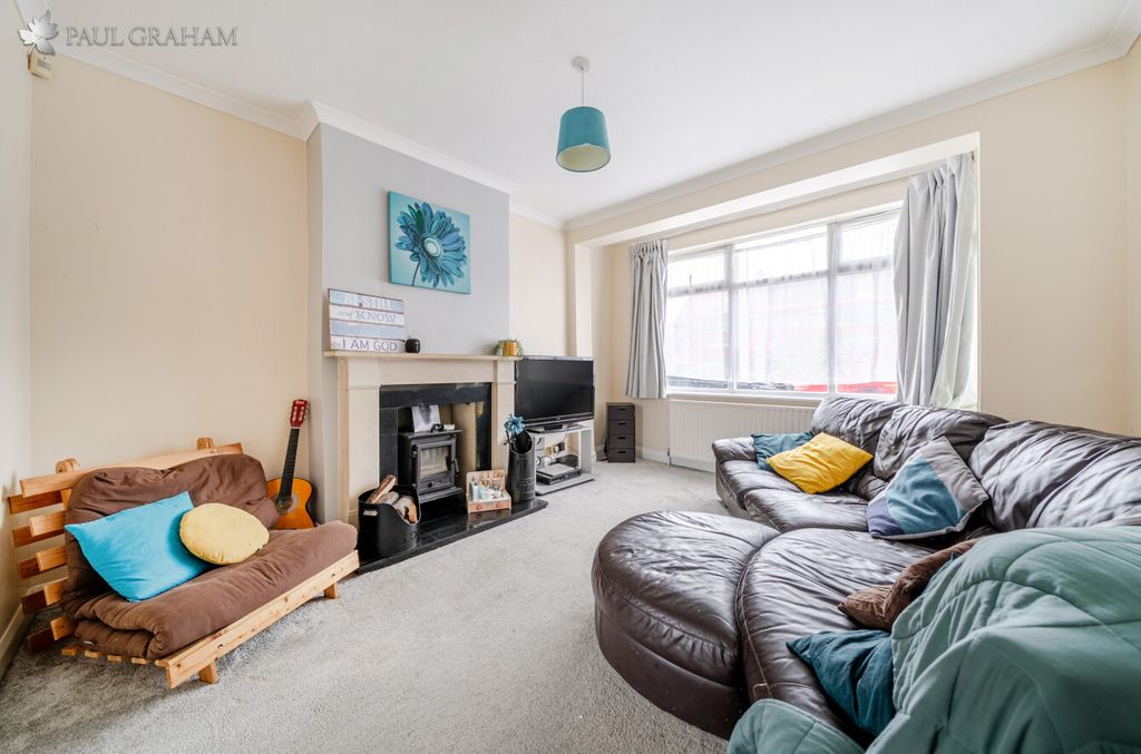 Property photo 2 of 16 1Dda5Cb8-Be3F-4132-Ba25-2Aa818c4045c