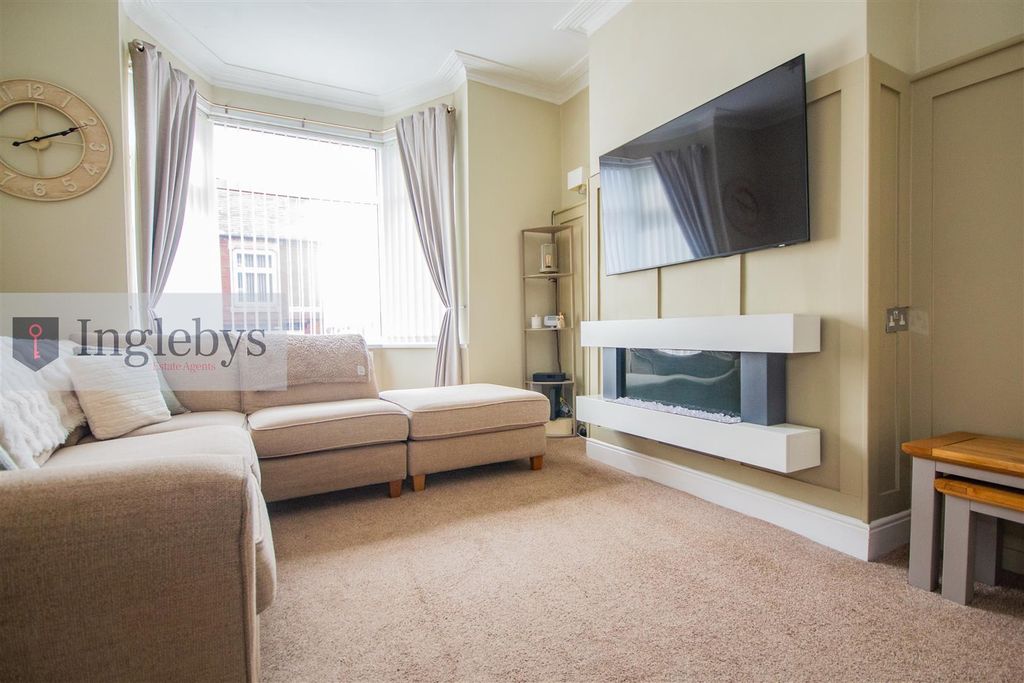 Property photo 2 of 26