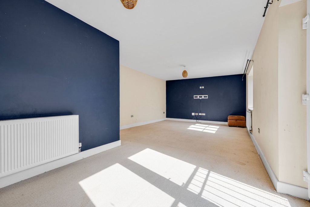 Property photo 3 of 32